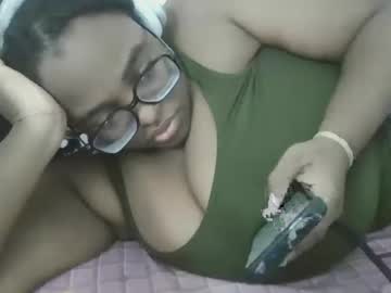 ebonybigtitquee
